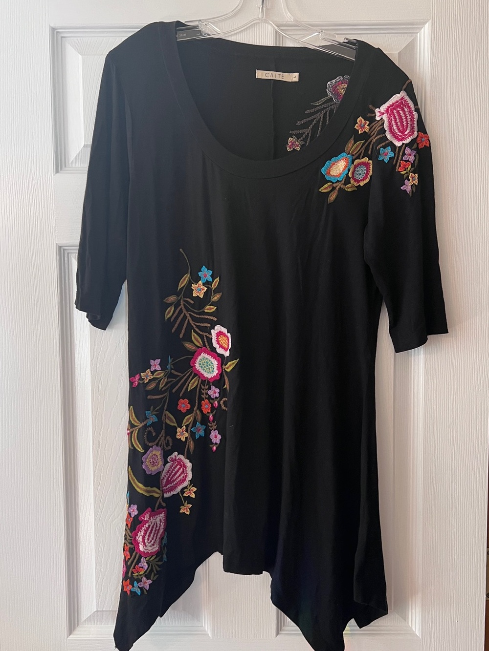 CAITE Embroidered Scoop-Neck Tunic in Black